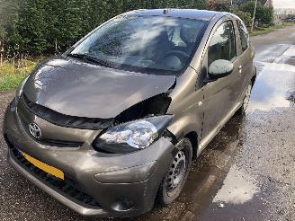damaged passenger cars Toyota Aygo Aygo 1.0 VVT-i Aspiration 2014/11