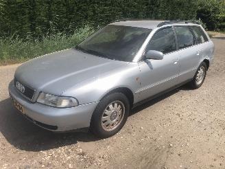 Voiture accidenté Audi A4 a4 AVANT 1.8 20 V 1998/10