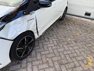 Toyota Yaris 1.5 Hybrid Bi-Tone Navi Clima Cruise picture 23