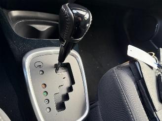 Toyota Yaris 1.5 Hybrid Bi-Tone Navi Clima Cruise picture 13