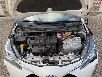 Toyota Yaris 1.5 Hybrid Bi-Tone Navi Clima Cruise picture 20