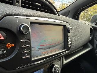 Toyota Yaris 1.5 Hybrid Bi-Tone Navi Clima Cruise picture 17