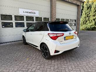 Toyota Yaris 1.5 Hybrid Bi-Tone Navi Clima Cruise picture 4