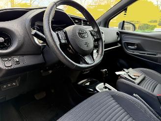 Toyota Yaris 1.5 Hybrid Bi-Tone Navi Clima Cruise picture 7