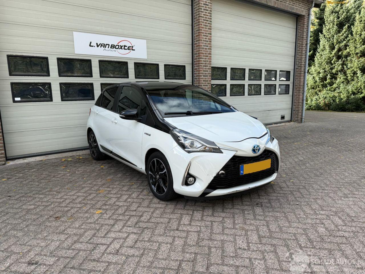 Toyota Yaris 1.5 Hybrid Bi-Tone Navi Clima Cruise