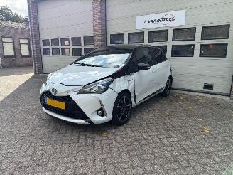 Toyota Yaris 1.5 Hybrid Bi-Tone Navi Clima Cruise picture 2