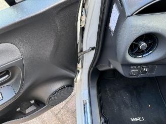 Toyota Yaris 1.5 Hybrid Bi-Tone Navi Clima Cruise picture 21