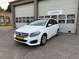 krockskadad bil auto Mercedes B-klasse 220d Ambition Automaat Navi Cruise NAP ! 2019/1