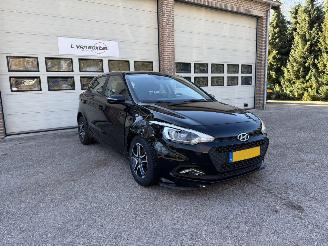 krockskadad bil auto Hyundai I-20 1.2 HP i-Motion Cruise Airco 83749 Km NAP ! 2015/1