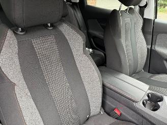 Peugeot 3008 1.6 e-THP Allure Automaat Navi Clima Cruise picture 6