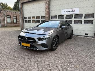 krockskadad bil auto Mercedes A-klasse 180 Business Line Automaat Navi Clima NAP ! 2023/4