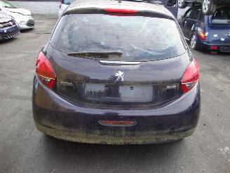 Peugeot 208  picture 5