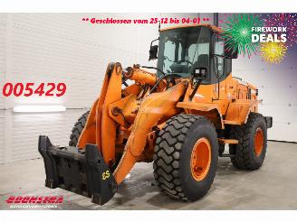 skadebil machine   DL250 Wiellader Airco BY 2011 2011/1