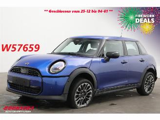 Schadeauto Mini Cooper 1.5 Aut. C Classic LED Leder HUD SHZ LRHZ Camera 2024/11