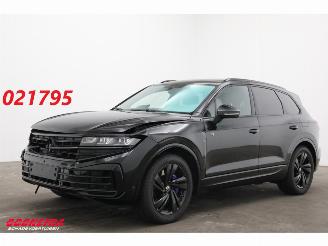 krockskadad bil auto Volkswagen Touareg R 3.0 TSi 4Motion PHEV Pano HUD 360° Ventilatie ACC LRHZ AHK 2024/7