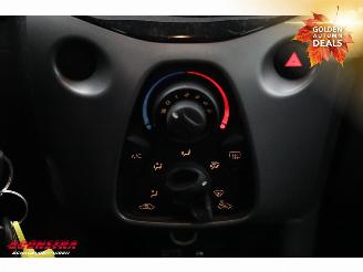 Toyota Aygo 1.0 VVT-i x-play Apple/Android Airo Cruise Camera 57.976 km! picture 23