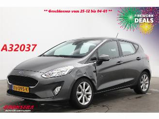 Vaurioauto  passenger cars Ford Fiesta 1.1 Trend 5-DRS Navi Airco Cruise PDC 2019/2