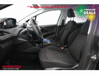 Peugeot 208 1.2 PureT. Signature Navi Camera Carplay Airco Cruise picture 14