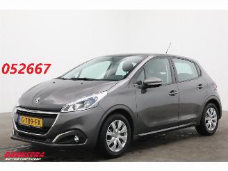 krockskadad bil auto Peugeot 208 1.2 PureT. Signature Navi Camera Carplay Airco Cruise 2019/7