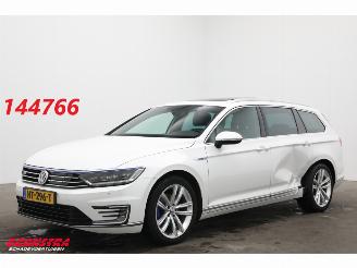 uszkodzony samochody osobowe Volkswagen Passat Variant 1.4 TSI GTE Highline LED ACC Pano ErgoComf. Leder SHZ AHK 2015/12