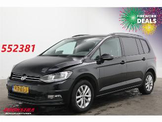 krockskadad bil auto Volkswagen Touran 1.6 TDI VAN Navi Clima Cruise SHZ PDC AHK 143.757 km! 2017/10