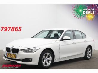 krockskadad bil auto BMW 3-serie 320i EDE Leder Xenon Navi Clima Cruise PDC 2013/2