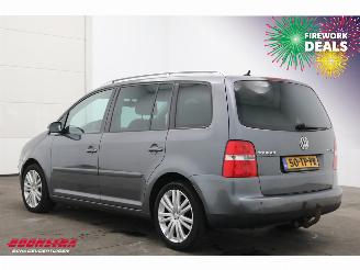 Volkswagen Touran 2.0 TDI 140 PK 7-Pers. Clima Cruise SHZ PDC AHK picture 4