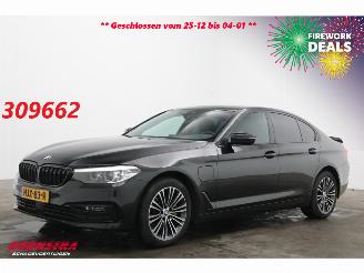 Voiture accidenté BMW 5-serie 530e iPerformance WASSER SportLine Schuifdak LED ACC SHZ PDC 2018/12
