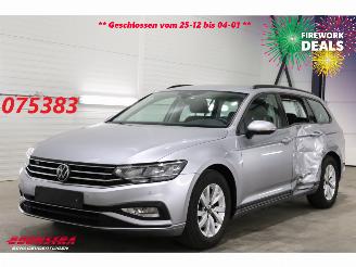 krockskadad bil auto Volkswagen Passat Variant 2.0 TDI DSG Business Navi Clima Cruise Camera SHZ AHK 40.799 km! 2023/8