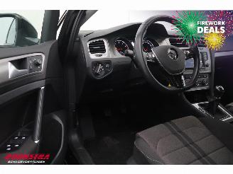 Volkswagen Golf 1.0 TSI Comfortline Navi Clima Cruise Camera PDC AHK 74.205 km! picture 16