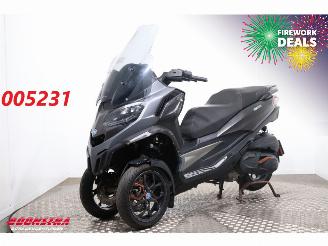 skadebil motor Piaggio  MP3 530 HPE Exclusive ABS Camera 4.804 km! 2022/12
