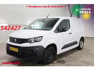 krockskadad bil bedrijf Peugeot Partner 1.5 BlueHDi 100 S&S L1 Navi AIrco Cruise PDC AHK 2022/10