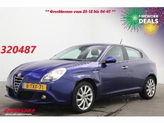 Unfallwagen Alfa Romeo Giulietta 1.4 T 170 PK Aut. Distinctive Lusso Navi Clima Cruise PDC AHK 2014/5