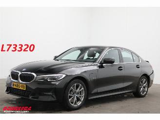 Vaurioauto  passenger cars BMW 3-serie 320e Business Edition Plus LED Leder Navi Clima Cruise SHZ PDC 2022/1