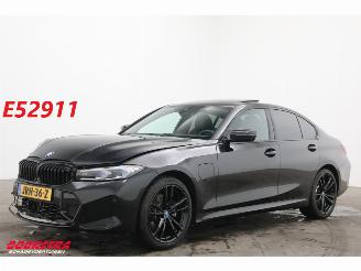 krockskadad bil auto BMW 3-serie 330e M-Sport Schuifdak HUD ACC 360° H/K Memory 2024/5