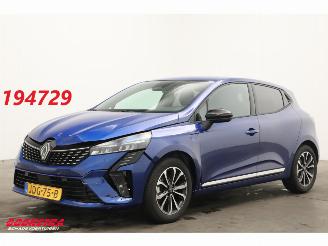 Voiture accidenté Renault Clio 1.6 E-Tech Full Hybrid 145 techno LED Navi Clima Cruise Camera PDC 8.139 km! 2025/8