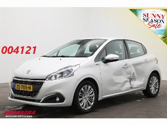 Unfallwagen Peugeot 208 1.2 PT. 110 Signature Clima PDC Mirrorlink Camera 93.920 km! 2019/1