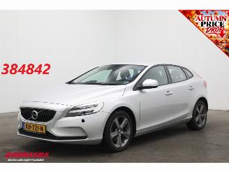 Schadeauto Volvo V-40 2.0 T3 Momentum Navi Cruise SHZ PDC LMV 2016/9