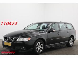 damaged passenger cars Volvo V-70 2.0D Kinetic Cruise Navi Clima Leder PDC 2009/5