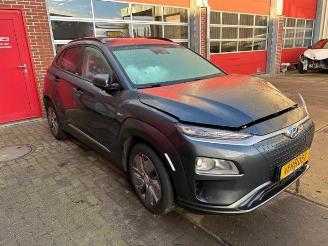 Coche siniestrado Hyundai Kona Kona (OS), SUV, 2017 / 2023 39 kWh 2020/10
