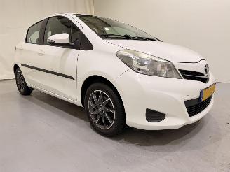 Damaged car Toyota Yaris HB 1.0 VVT-i Aspitation Airco 2012/3
