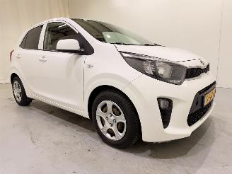 skadebil auto Kia Picanto 1.0 Comfortline Plus Airco 2019/10