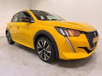skadebil auto Peugeot 208 1.2 GT 130 Automaat 2021/1