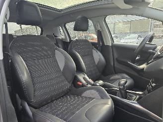 Peugeot 2008 1.2 Vti Allure Pack Premium Plus *Engine broken* 60Kw Bjr.2013 picture 15