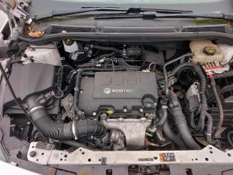 Opel Astra Astra J GTC (PD2/PF2), Hatchback 3-drs, 2011 / 2018 1.4 Turbo 16V ecoFLEX 120 picture 33