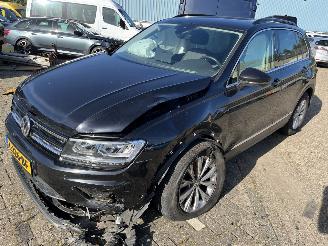 Damaged car Volkswagen Tiguan 1.5 TSI Highline  Automaat 2020/8