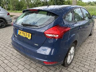 Ford Focus 1.0   5 Drs picture 5