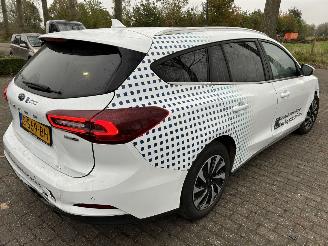 Ford Focus 1.0 EcoBoost Hybrid Titanium  Stationcar picture 6