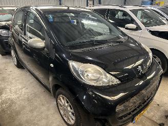 Peugeot 107 1.0-12V  XR   5 Drs picture 3