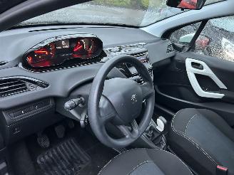 Peugeot 208 1.0   5 Drs   ( Motorschade ) picture 10